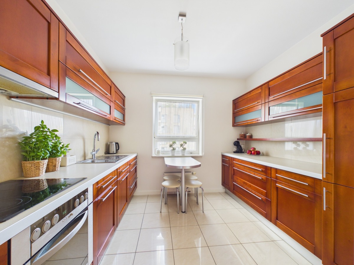 Commercial property 4 rooms 114 m² in Warsaw, Poland