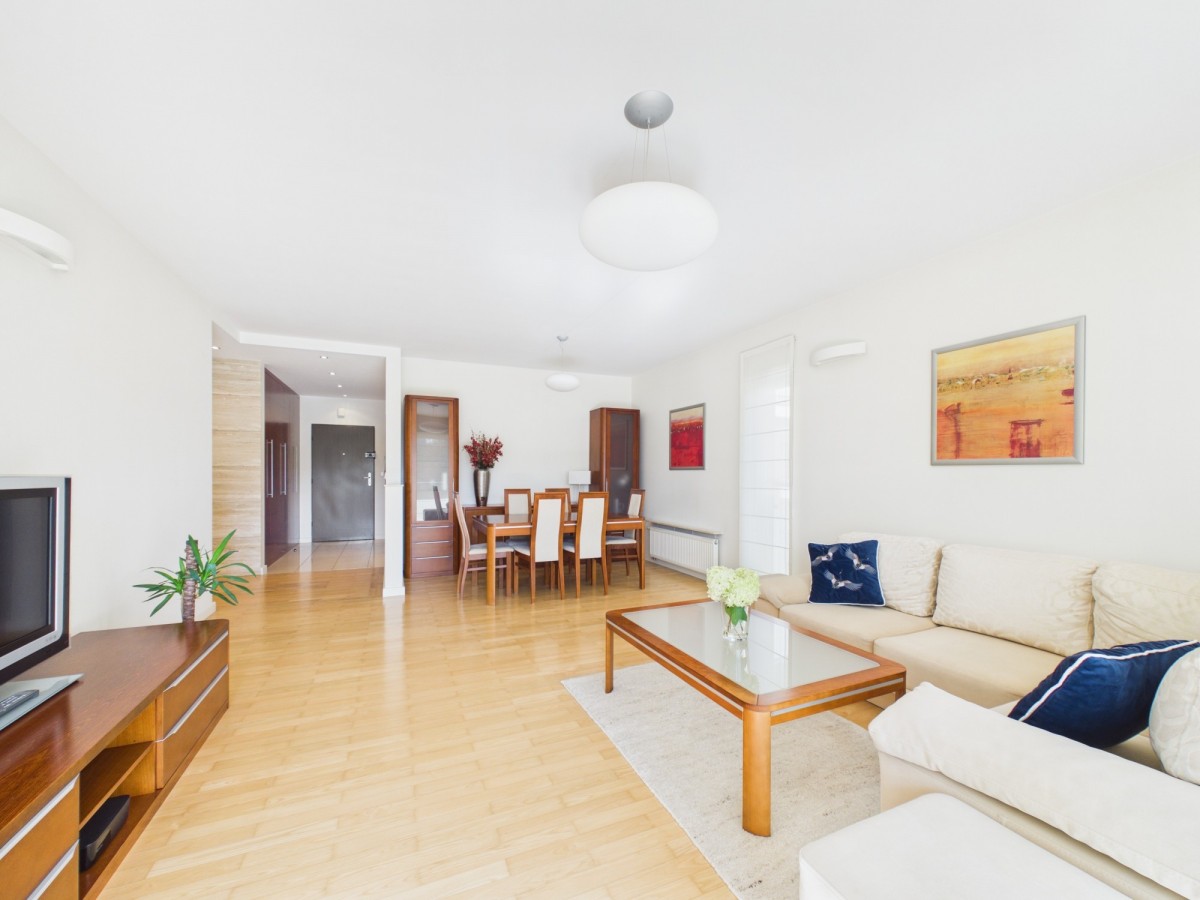 Commercial property 4 rooms 114 m² in Warsaw, Poland