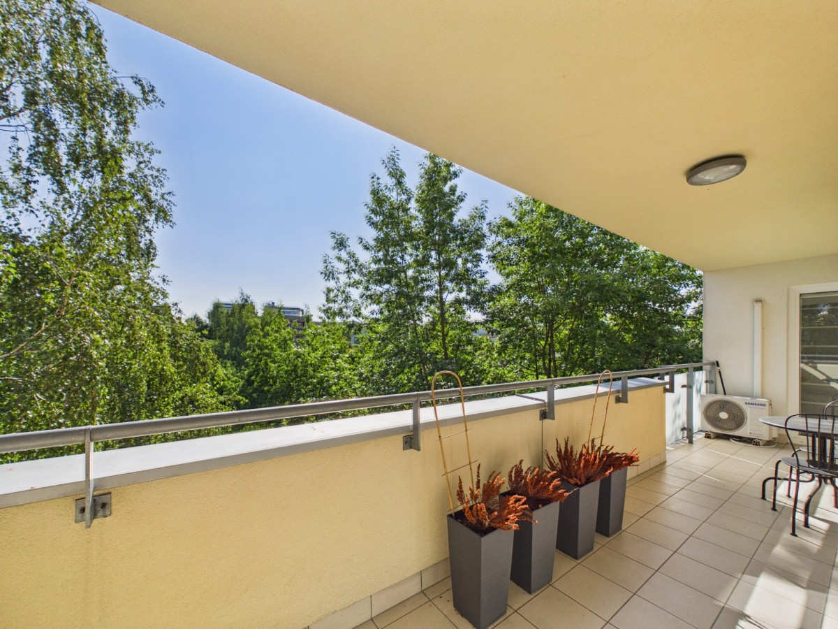 Commercial property 4 rooms 114 m² in Warsaw, Poland