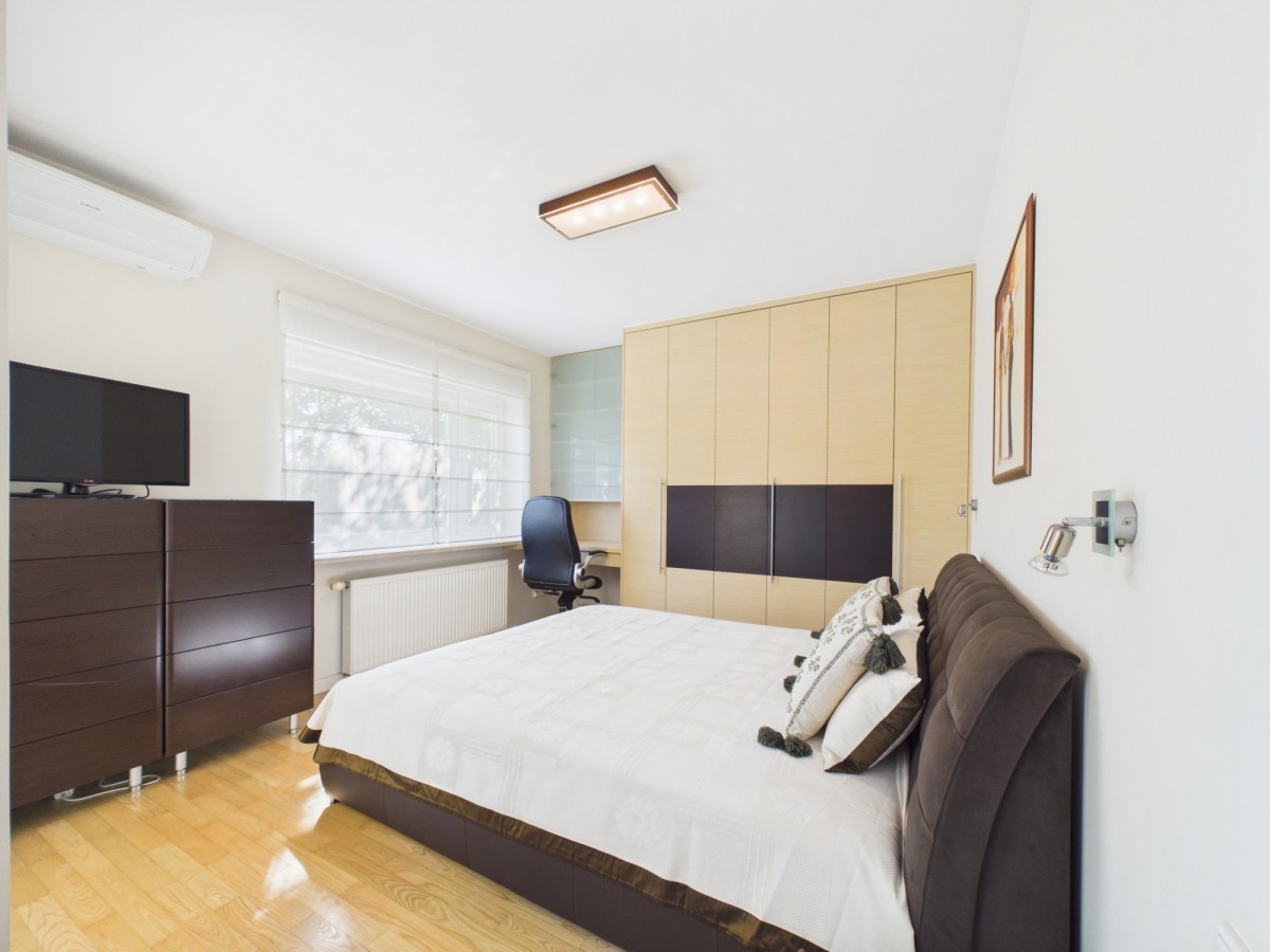 Commercial property 4 rooms 114 m² in Warsaw, Poland