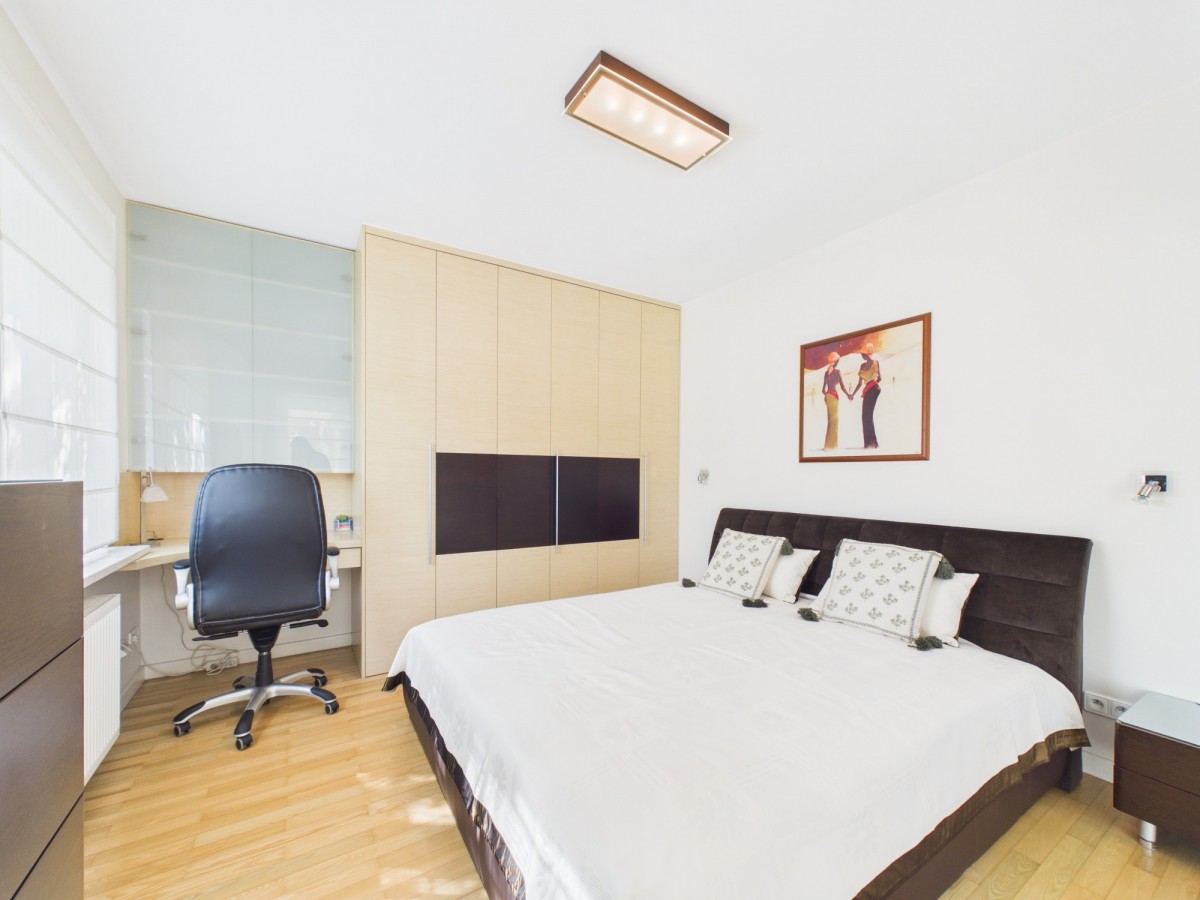 Commercial property 4 rooms 114 m² in Warsaw, Poland