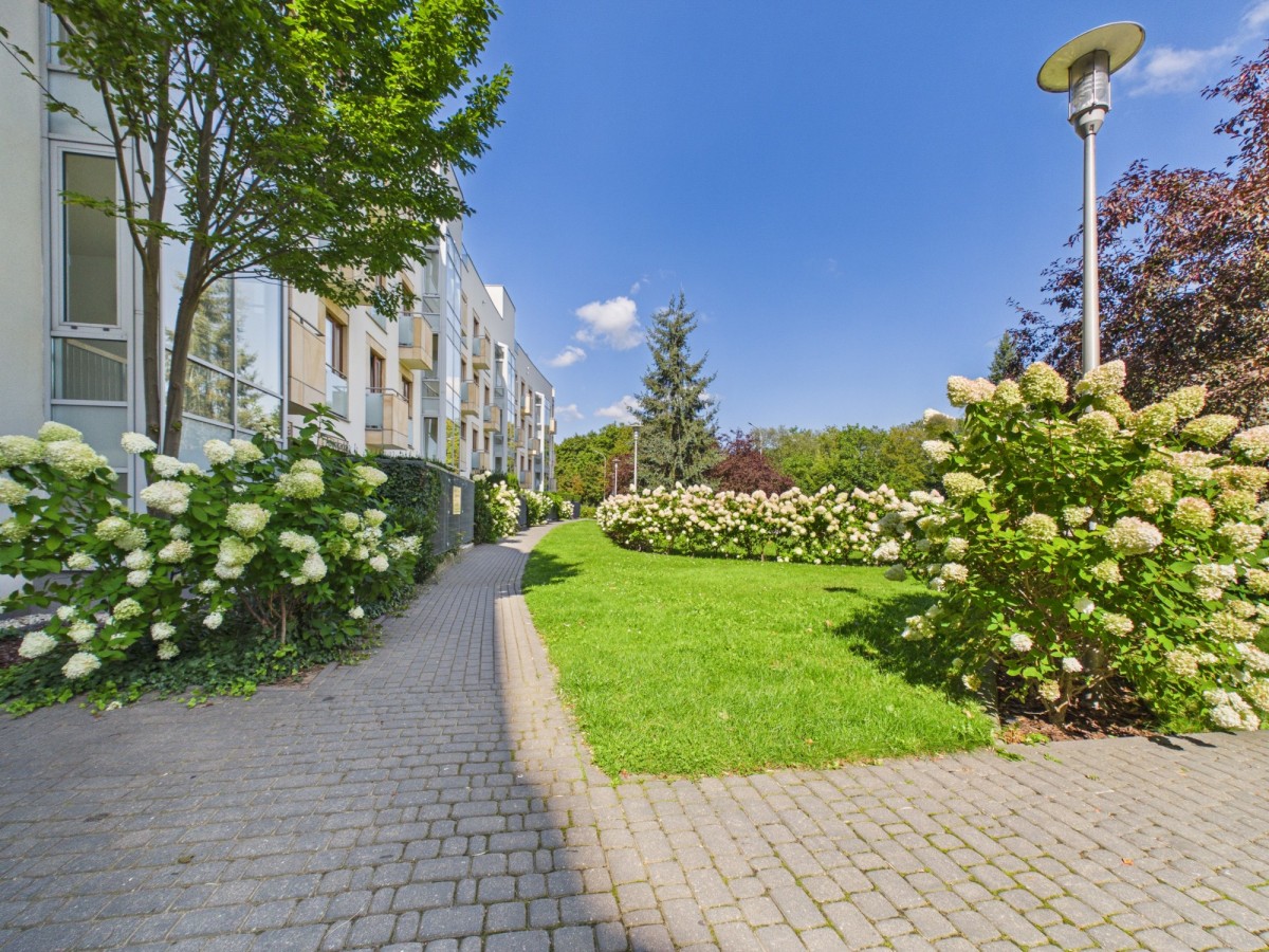 Commercial property 4 rooms 114 m² in Warsaw, Poland
