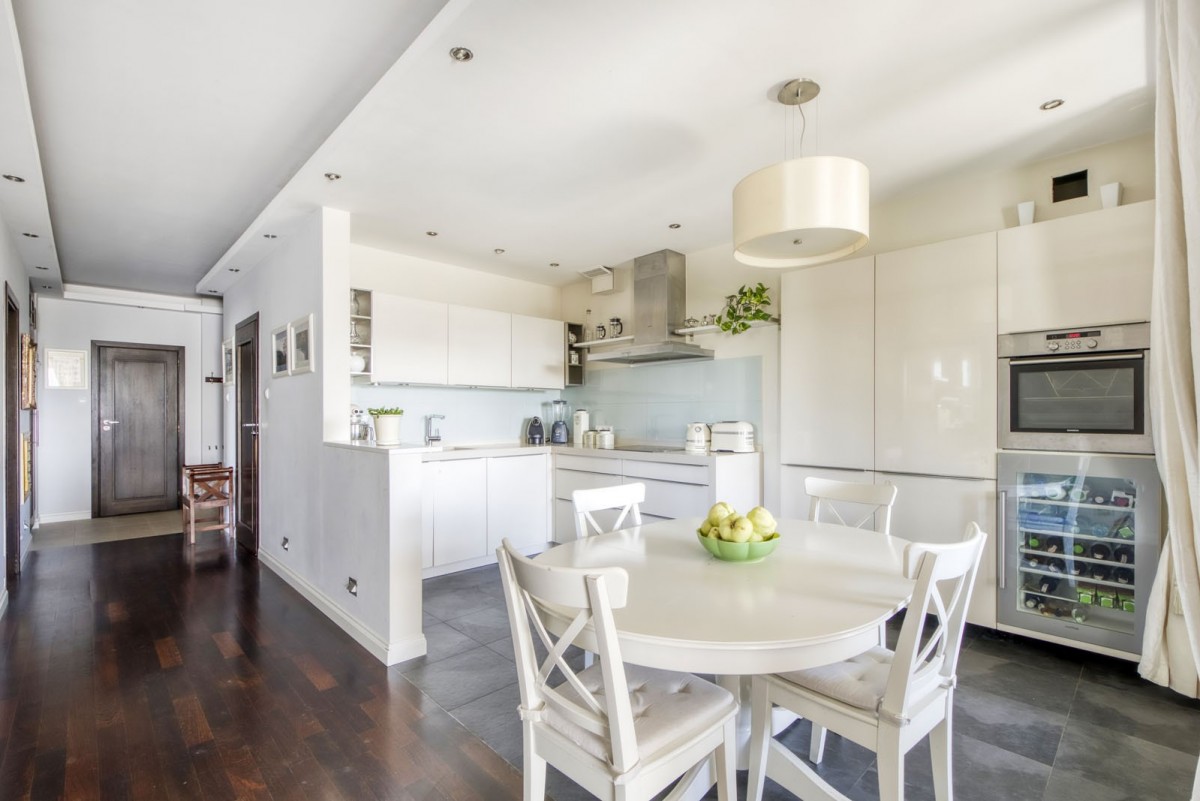 Commercial property 3 rooms 106 m² in Warsaw, Poland