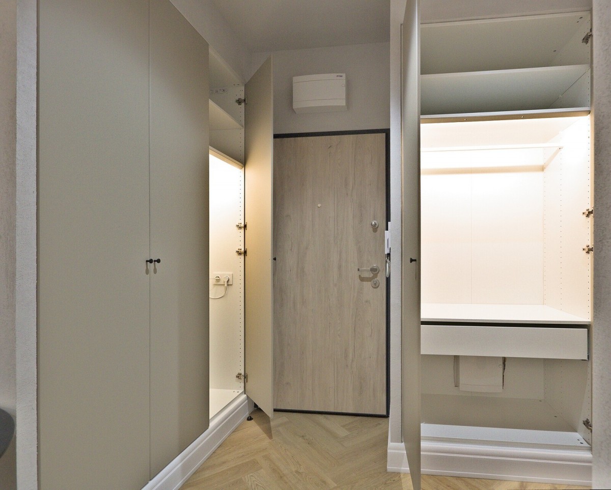 Gewerbefläche 2 zimmer 34 m² in Warschau, Polen