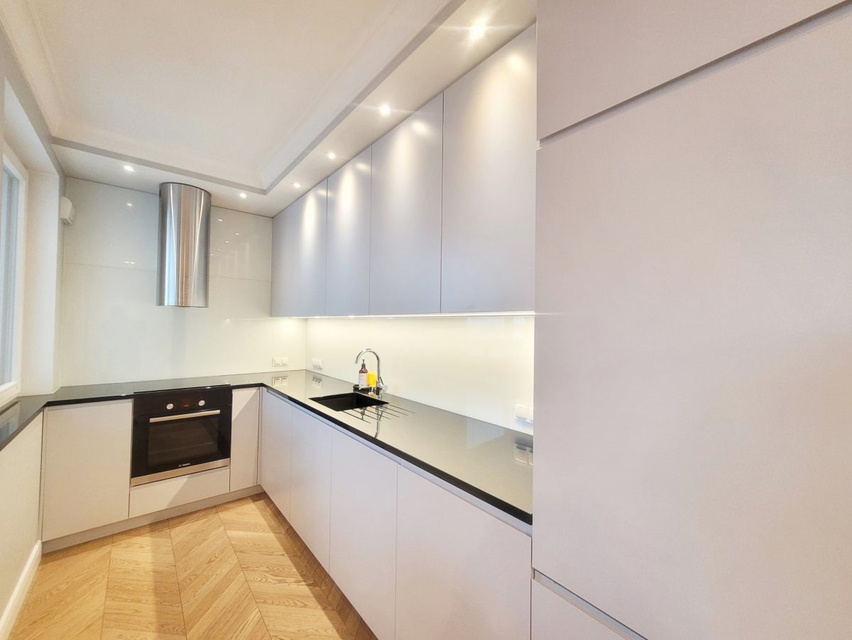 Mieszkanie 2 pokoi 56 m² w Warszawa, Polska